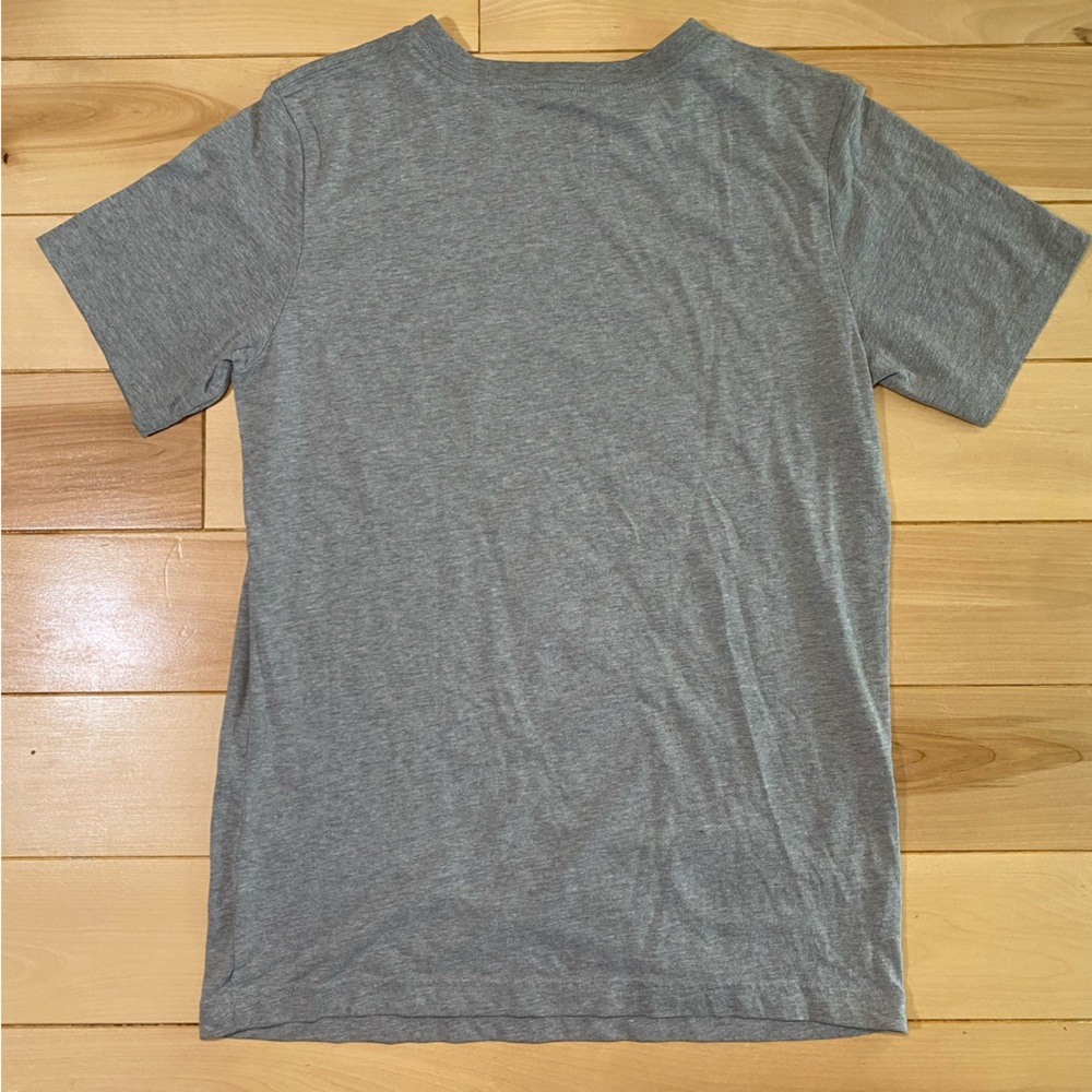 Nike Skateboarding Gray T-shirt with Blue and White graphic, size XL Youth - Picture 4 of 4